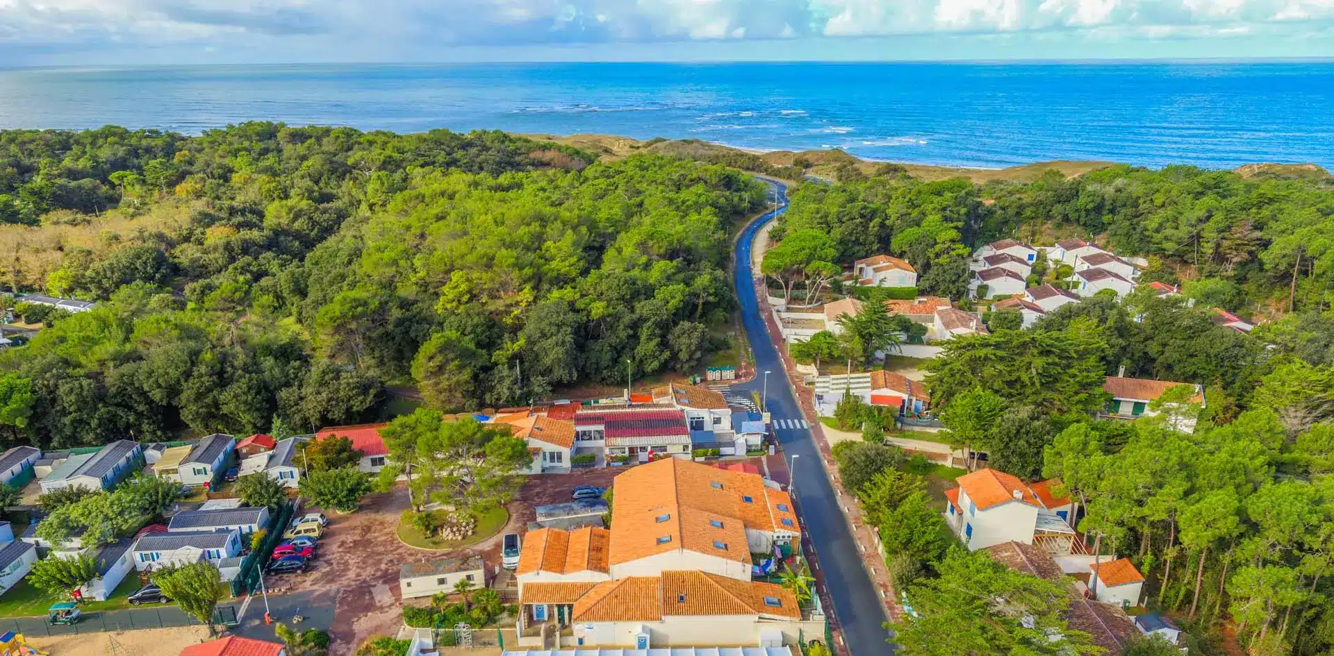 Vue aérienne du village et de la plage des Sables Vignier à Saint-Georges-d'Oléron